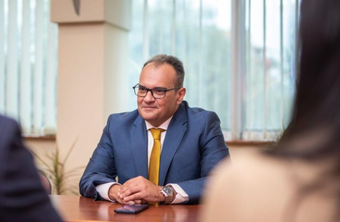 „Зарем е случајно што ниту една од партиите не смее да ја спомене разликата меѓу народ и нација?“: Величковски со остра критика