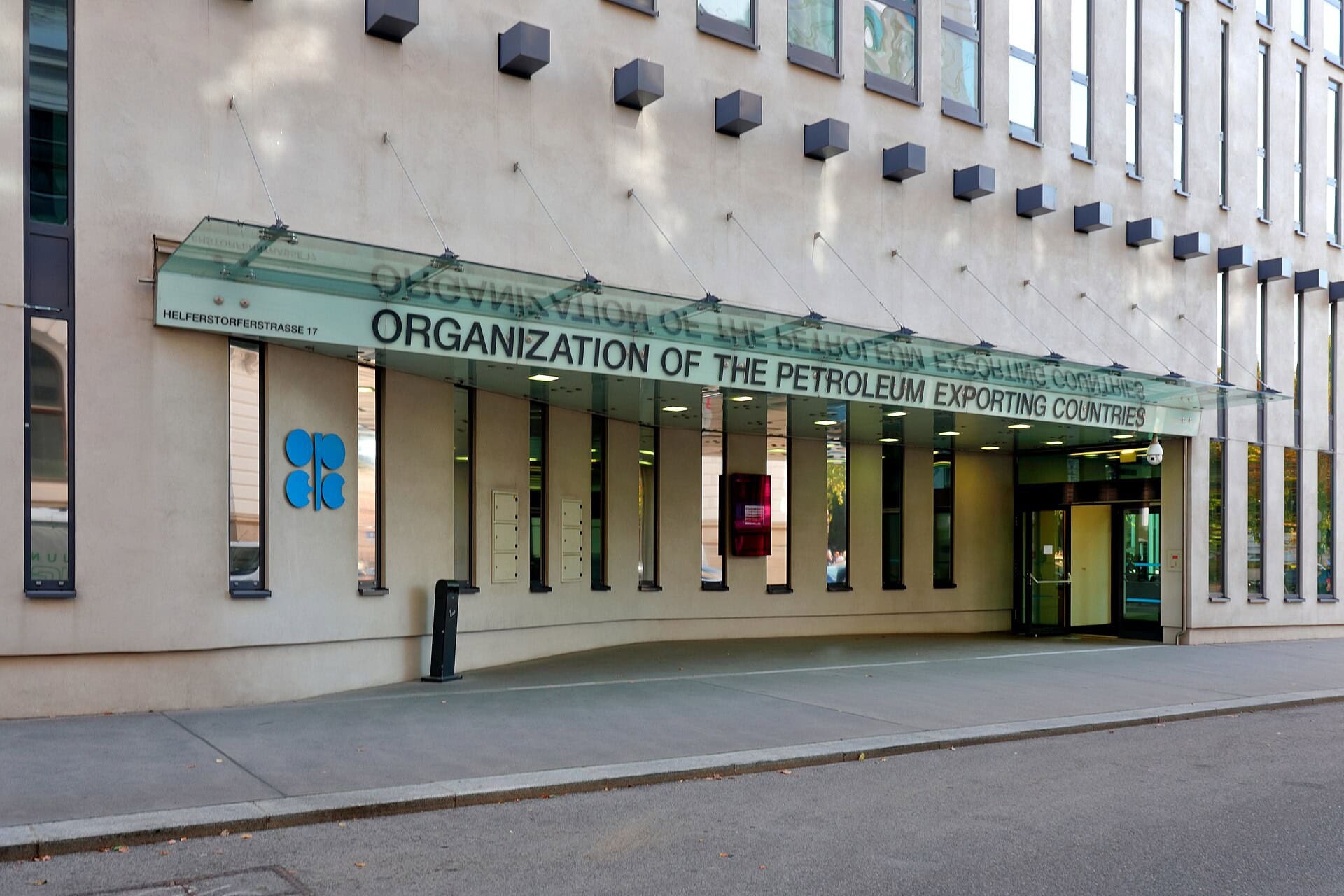 ОБЕДИНЕТИ АРАПСКИ ЕМИРАТИ ИЗЛЕГУВААТ ОД ОПЕК: Какво влијание ќе има изненадувачкиот потег на ОАЕ врз глобалниот пазар на нафта?