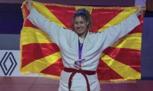 Голем успех: Ацевска до бронза на гран-при во Париз