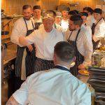  ЏЕЈМИ ОЛИВЕР ВО БЕЛГРАД: Гостите во белградскиот Jamie’s Pasta Bar имаа можност да им готви и да ги послужи славниот британски готвач (ВИДЕО)