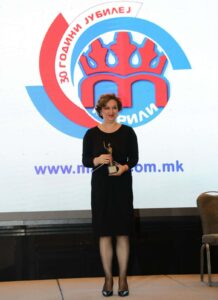 Д-р Јелисавета Георгиева-Јовевска, потпретседателка на Стопанската комора и советничка за економски развој и инфраструктура во Кабинетот на претседателот на Комората е една од наградените жени менаџери по повод 30-годишниот јубилеј на манифестацијата „Избор на најуспешни жени менаџери“