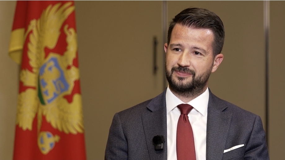 Имате избор – да бидете во право или да станете членка на ЕУ, вели црногорскиот претседател Јаков Милатовиќ