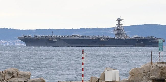 НАЈГОЛЕМИОТ НОСАЧ НА АВИОНИ НА СВЕТОТ „ЏЕРАЛД ФОРД“ СЕ ВРАЌА ВО САД ПО ПОВЕЌЕ ОД 300 ДЕНА НА МОРЕ