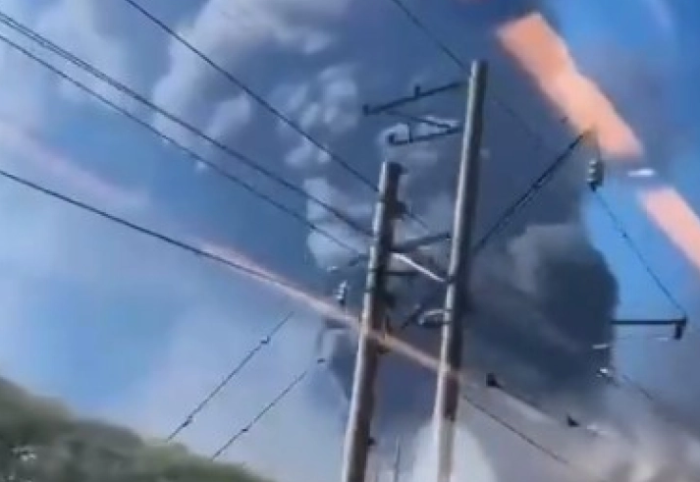 Украински дронови погодија складиште за нафта во Крим, предизвикувајќи пожар