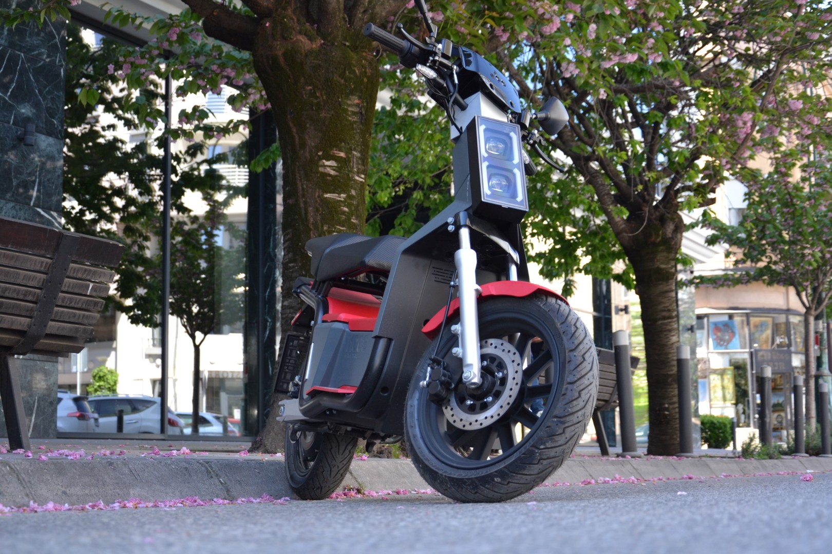 Тест NOOS: Електричната револуција во урбаната мобилност