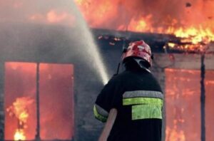 Пожар во станбена зграда во Констанца: Десетици се евакуирани, девет лица се во болница