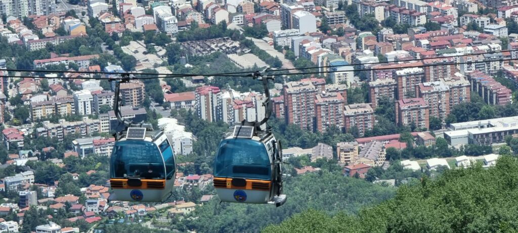 Жичницата на Водно не работи, има силен ветер!