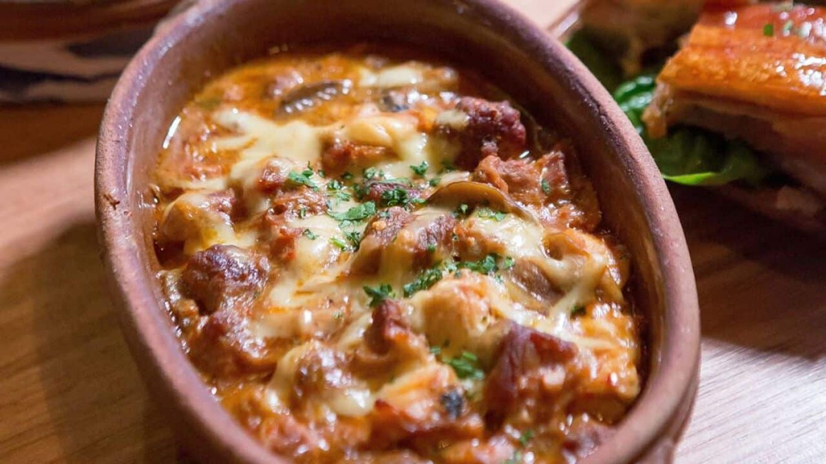 Синовите на Вера, готвачката на Тито, водат успешен македонски ресторан во Мелбурн, со многу јако име ЛеЛее