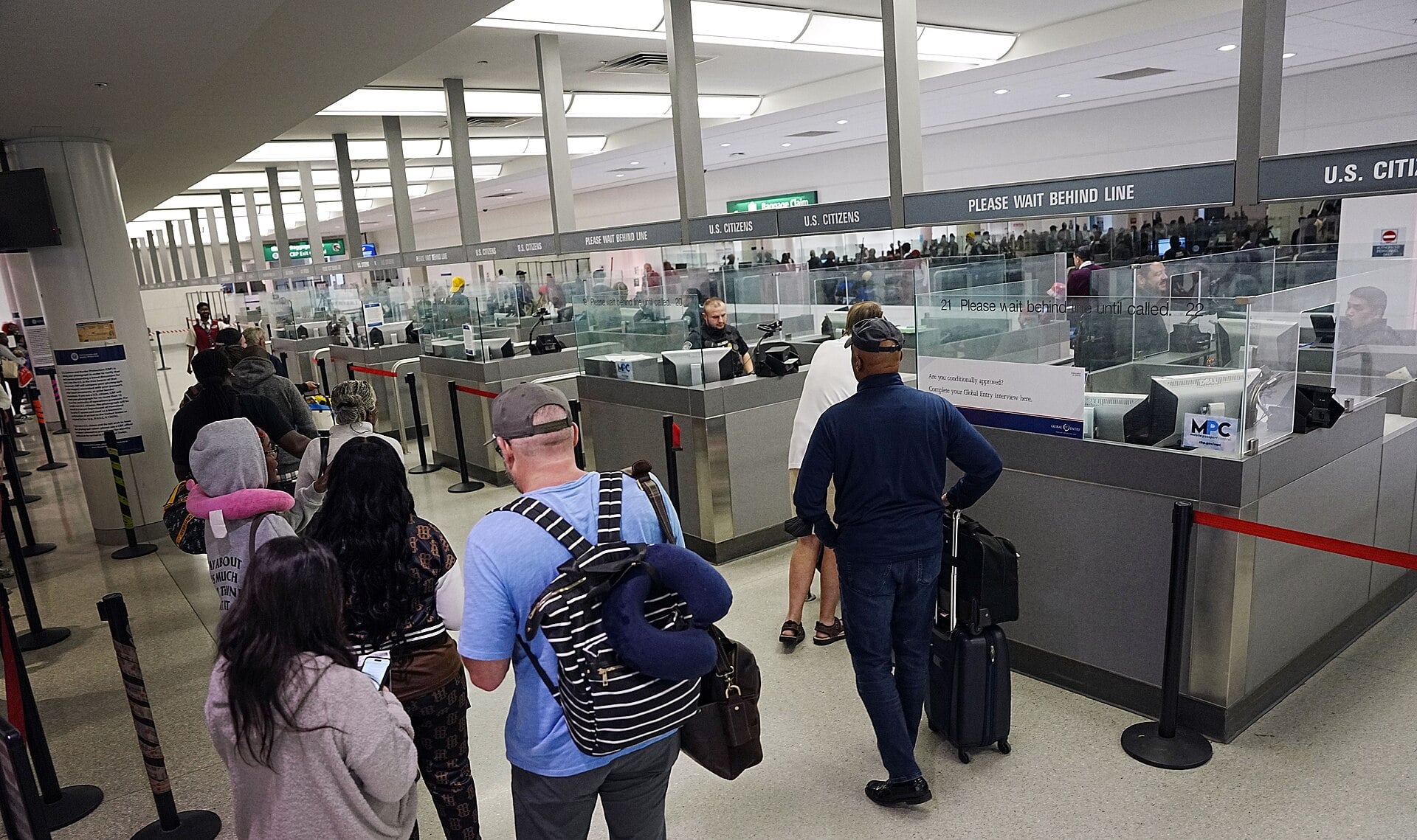 ГРЦИЈА ГО СУСПЕНДИРА ЕЕС системот за британските државјани во пресрет на туристичката сезона