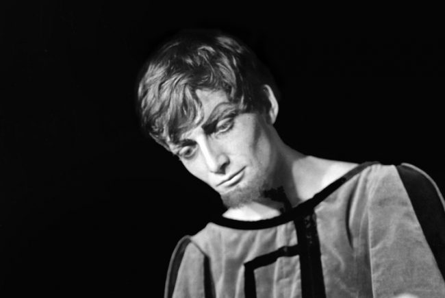 НАГРАДАТА „МЕНАДА“ НА ТАНЦ ФЕСТ СКОПЈЕ ПОСТХУМНО ЗА ТОНИ БАТАЛАКОВ, СПЕЦИЈАЛНА „МЕНАДА“ И ЗА БИТОЛСКИОТ ГРАДОНАЧАЛНИК КОЊАНОВСКИ