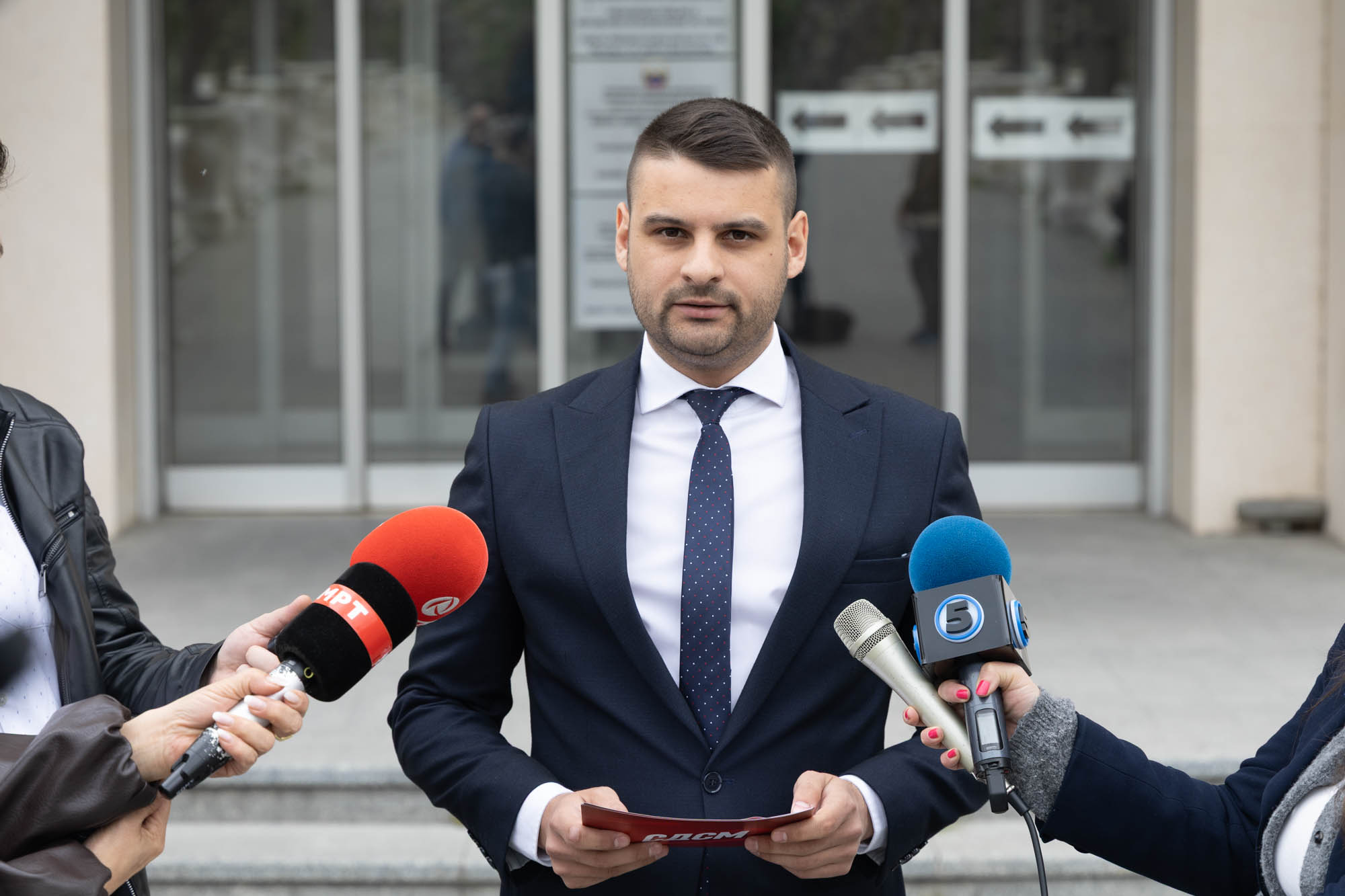 СДСМ: ВМРО-ОКГ ангажирала Black Cube за следење на опозицијата – Дури и на погребот на дедото на Саша Димитријевиќ