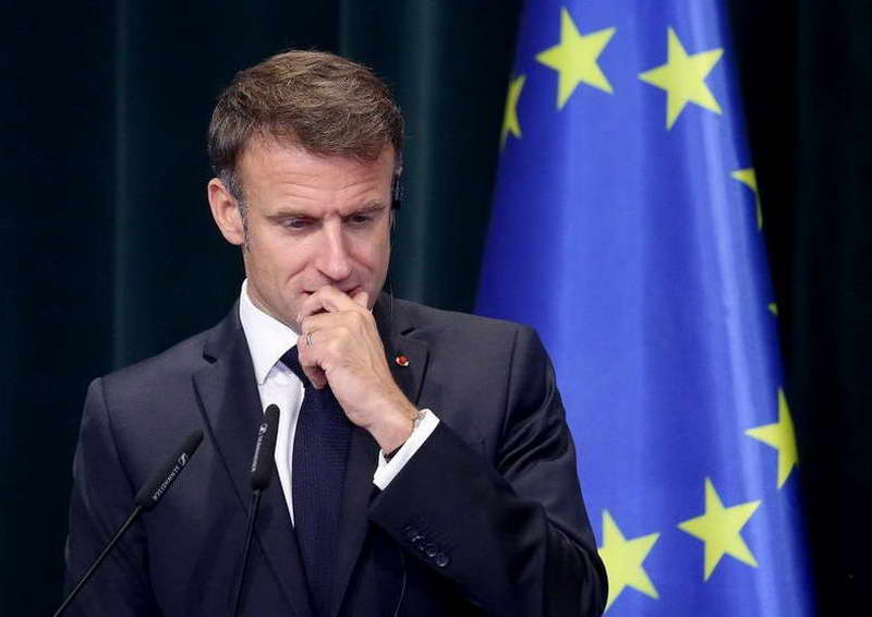 „Не е на ниво“: Макрон го критикува Трамп по коментарите за неговиот брак