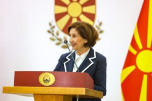 Сиљановска-Давкова не сака да ги толкува причините на Европскиот фронт за поднесување иницијатива за уставни измени