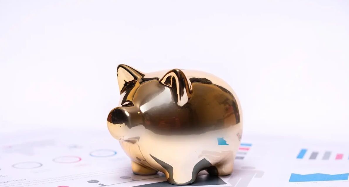 Финансиски хороскоп за април: Кој ќе има неочекувани трошоци, а кој добива пари без претходна најава?