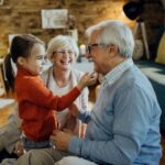 6 фрази што бабите и дедовците не треба да им ги кажуваат на внуците