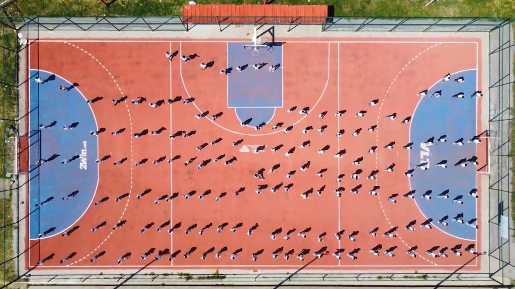 За Меѓународниот ден на танцот: Флешмоб на мултифункционалното игралиште кај ДТВ „Партизан“ во Гевгелија