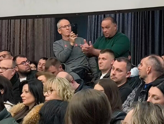 (Видео) Тензии и караница на трибина на министерот Трипуновски и земјоделците: „Кажи дека нема пари, нема душата да ти ја земеме