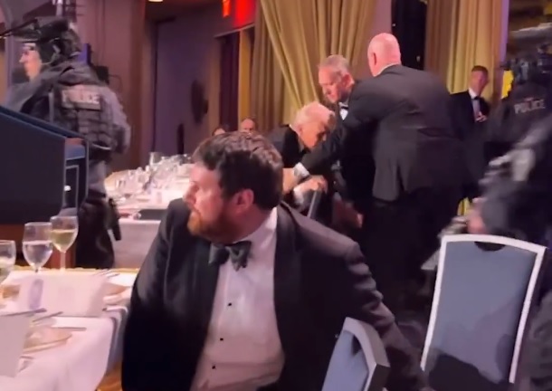 Светските лидери го осудија нападот на машинскиот инженер Ален кој бил вооружен со сачмарка, пиштол и имал неколку ножеви