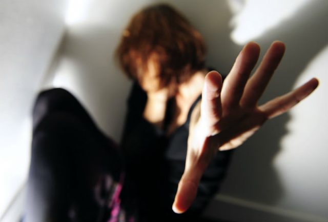 58-годишен маж од Скопје силувал 13-годишно девојче, па го сликал со мобилен