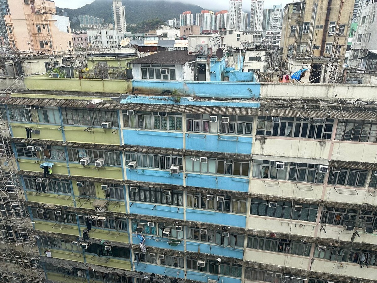 Мрачната страна на Хонг Конг: Десетици илјади луѓе живеат во станови од 3 метри квадратни