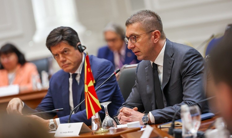 Рокас предупреди дека неисполнувањето на реформите може да доведе до губење на пари