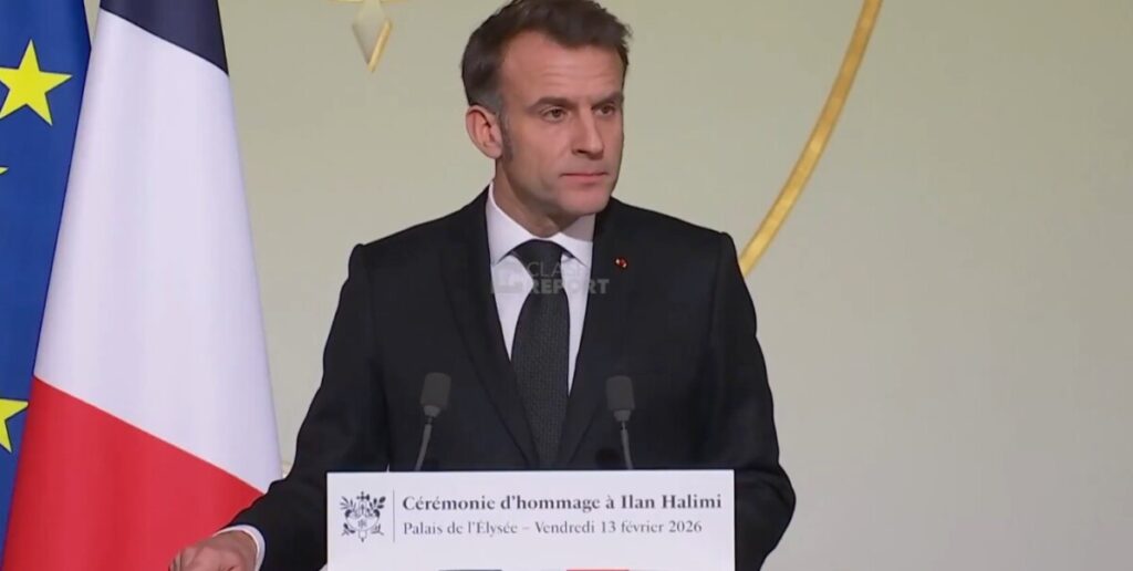 Макрон најави повлекување од политиката