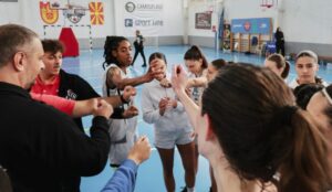 Крива Паланка убедлива против Бадел на стартот на женското финале во мак-баскетот