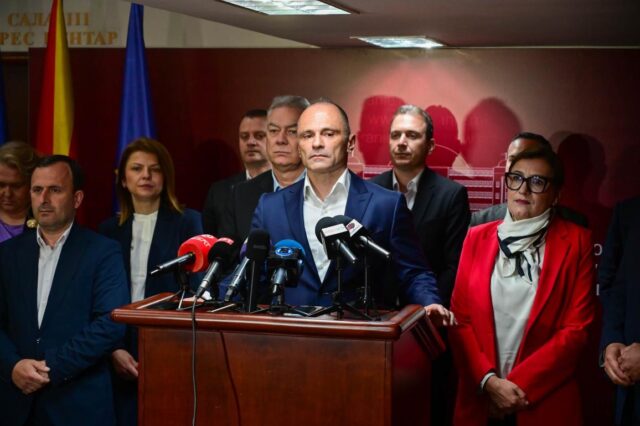 Пратениците на СДСМ ја напуштаат работата за Изборниот закон