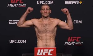 Стриклeнд му се закани на Чимаев: Ќе го тепам без престан 25 минути