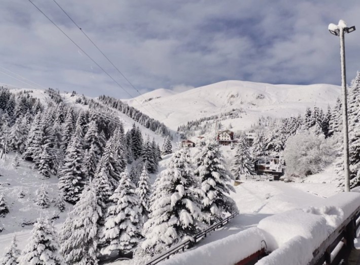 На Попова Шапка 77 сантиметри снег