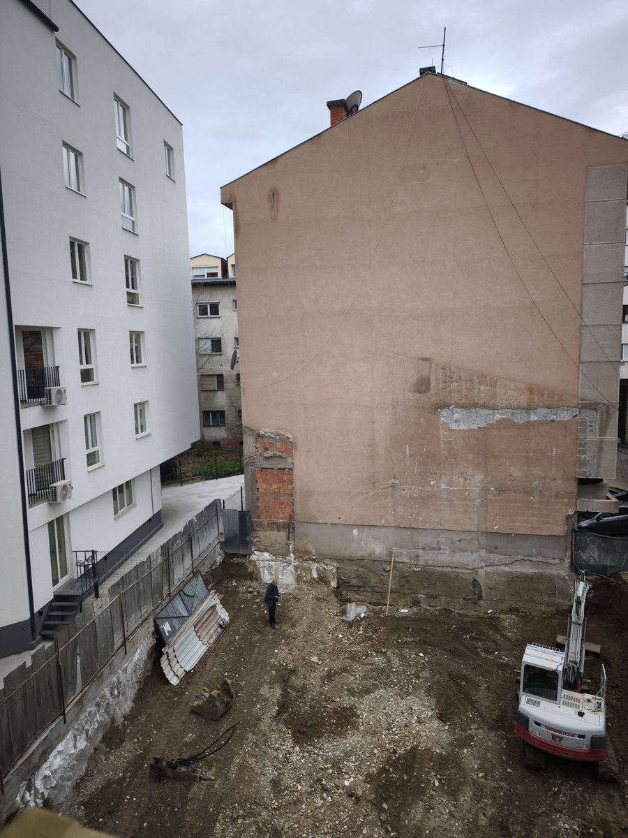 Новото мото на Скопје: Секогаш има простор за уште една зграда