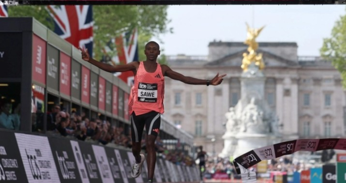 Кениецот Саве прв истрча маратон под два часа