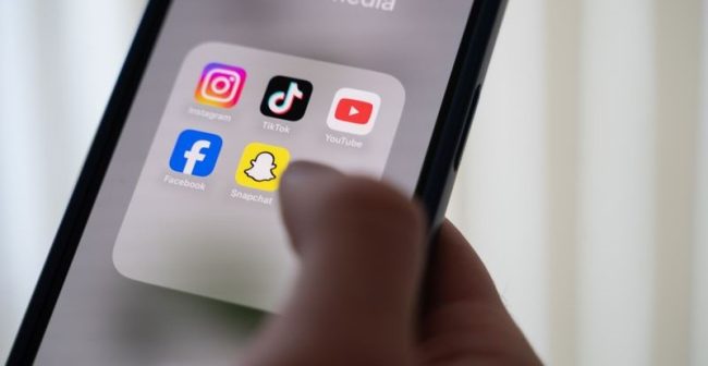 ОД 2027 ГРЦИЈА ЌЕ ЗАБРАНИ СОЦИЈАЛНИ МРЕЖИ ЗА ДЕЦА ПОД 15 ГОДИНИ, РЕЧЕ МИЦОТАКИС