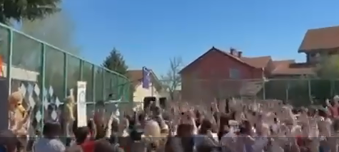 ЗНАМ демантира дека децата биле „принудени“ да ја пејат песната за Максим Димитриевски