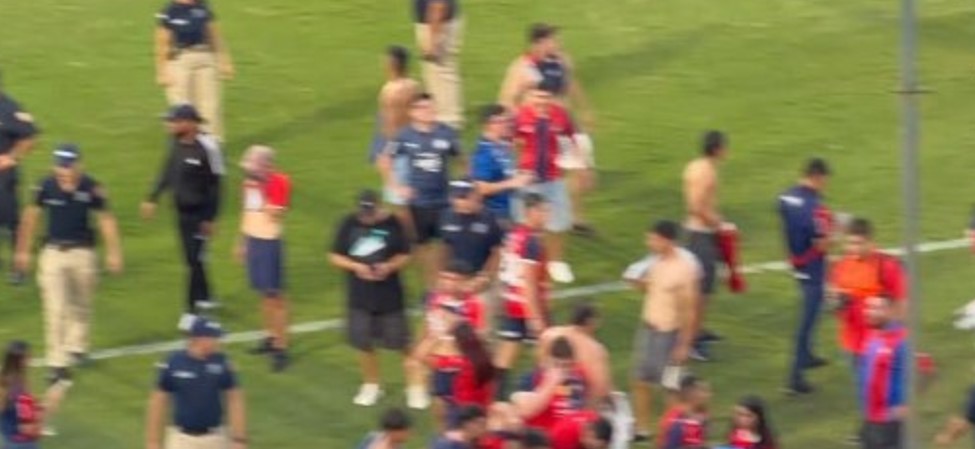 Хаос во Парагвај: Полиција со гумени куршуми им се спротистави на хулиганите, над 100 биле приведени! (ВИДЕО)