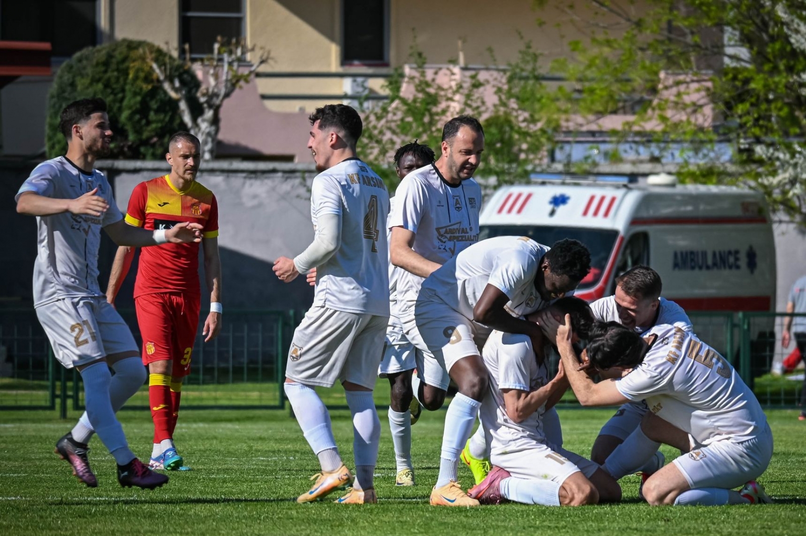 Две тешки битки за опстанок – во Гостивар и Струмица!