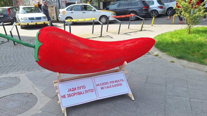 Лута пиперка со силна порака: „Јади луто, не зборувај луто“ против говорот на омраза