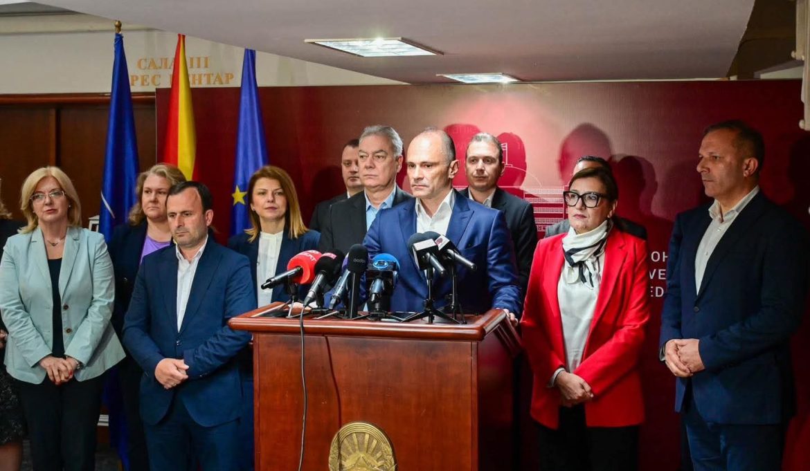 Пратениците на СДСМ ја напуштаат работата за Изборниот закон