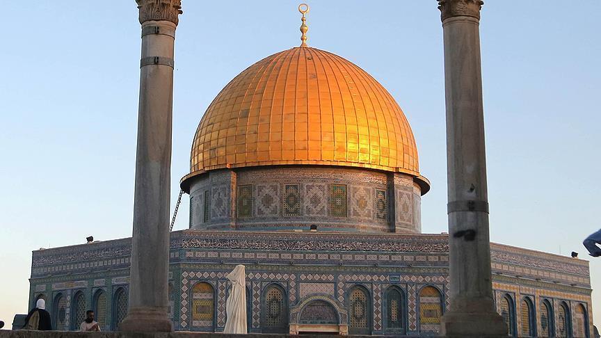 Израелци ја упаднаа џамијата „Ал Акса“ во Ерусалим и го подигнаа своето знаме внатре