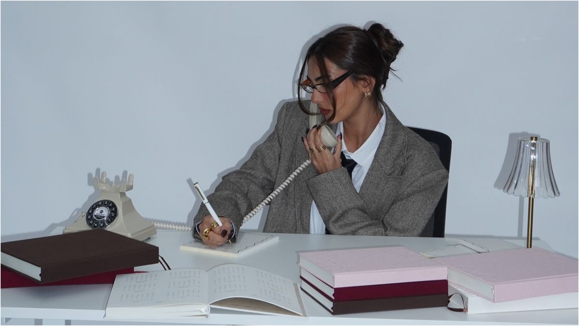 Биковите имаат потреба да се истакнат, Девиците да ги довршат обврските и да не се впуштаат во нови – Дневен хороскоп за 22 април