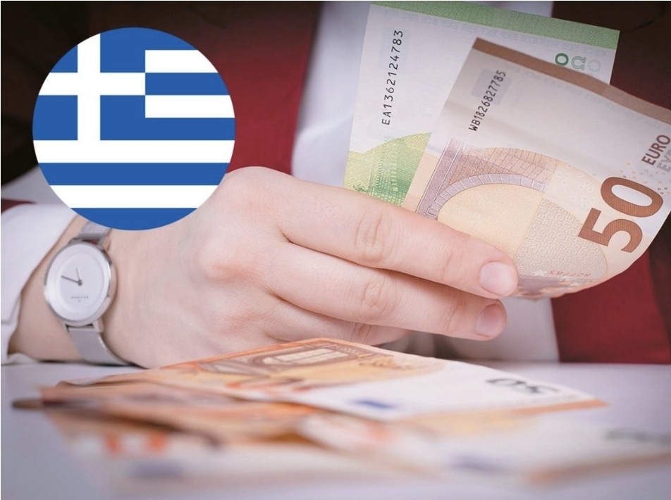 Во Грција од денеска минималната плата е 920 евра