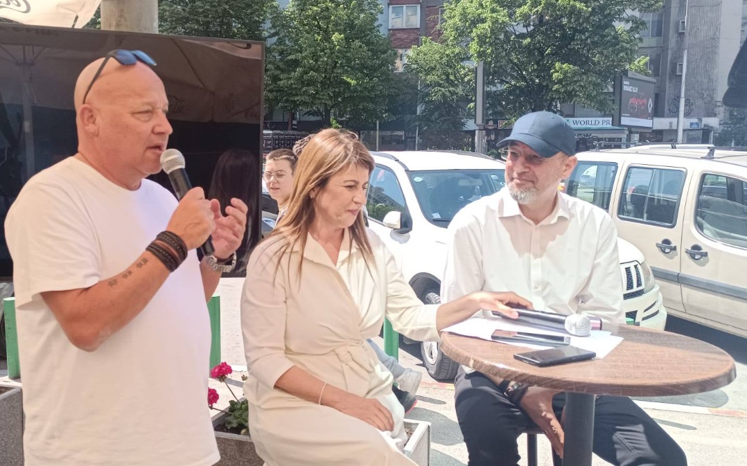 „МАНДРАК“ ГО ПРОМОВИРАШЕ ПРВИОТ АЛБУМ СО ПЕСНИ НА 11 ЈАЗИЦИ