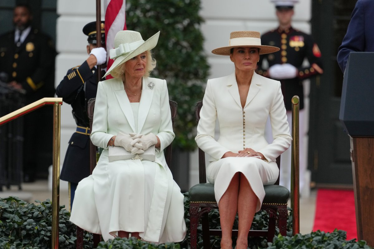 Меланија и Камила приредија спектакл: Ја повикаа пролетта со еден детал – дамите никогаш не биле поубави (ФОТО)