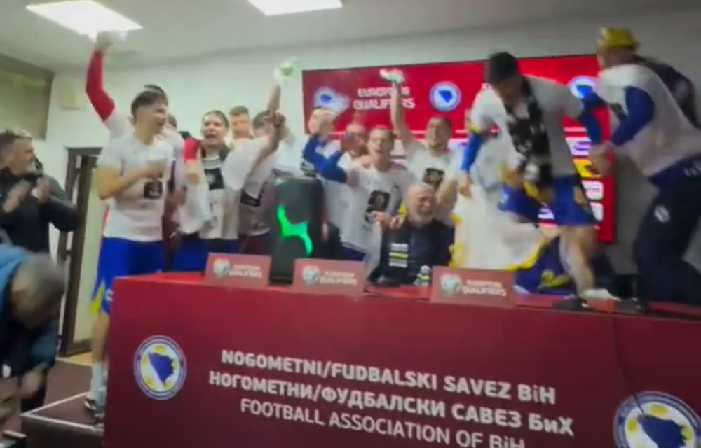Фудбалерите на БиХ со песна му влегоа на Барбарез – среде прес! (ВИДЕО)