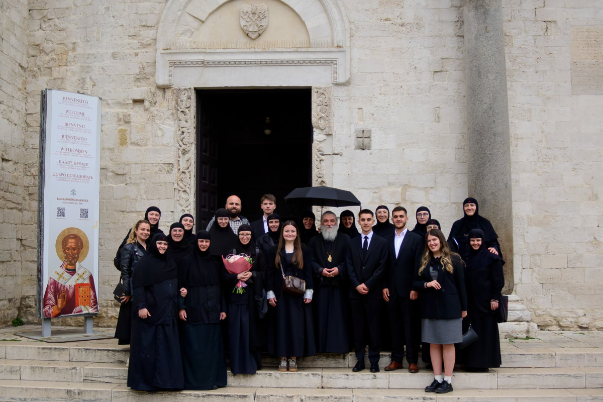 Партениј служеше литургија на гробот на Свети Николај Чудотворец во Бари