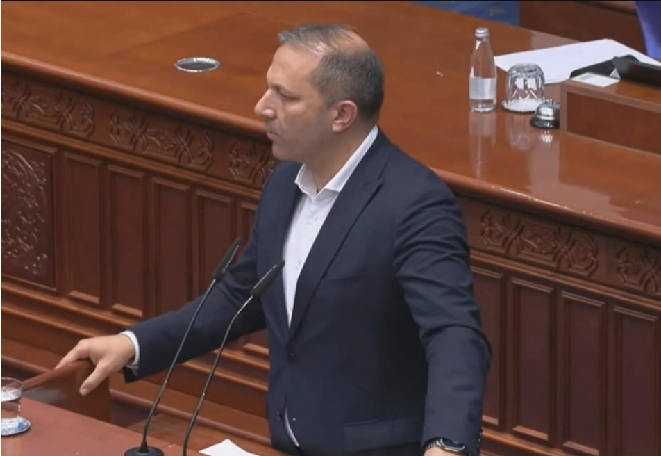 Спасовски до Трипуновски: Дали 1.500 вработени во земјоделство ги оставивте без здравствено осигурување?