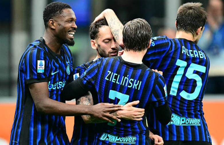 Интер ја прегази Рома, а голот на Чалханоглу можеби ќе биде гол на сезоната (ВИДЕО)