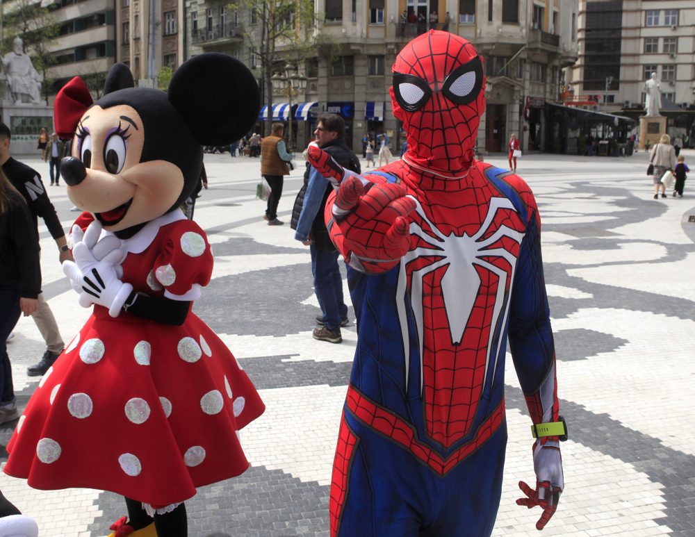 Први април – Ден на шегата: Скопје во знакот на хуморот, маските и карикатурата