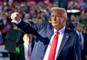 Трамп пред една година ја преобликува глобалната трговија: Последиците сè уште се чувствуваат