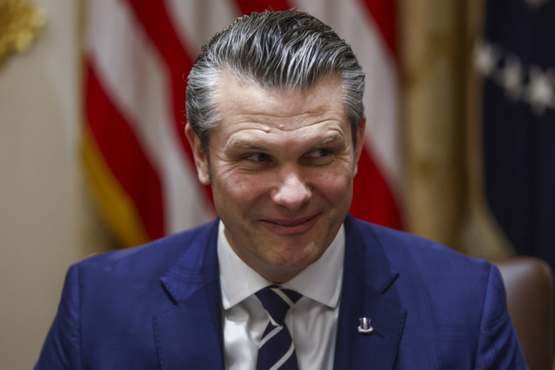 Хегсет пробал да инвестира пари во фонд кој зависи од Пентагон